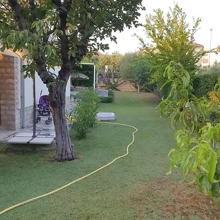 Karolina Biograd Na Moru